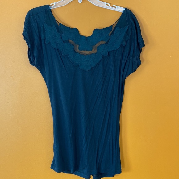 Ladies black Lacy back blouse with twist knot in the front. Size small. - Picture 2 of 7